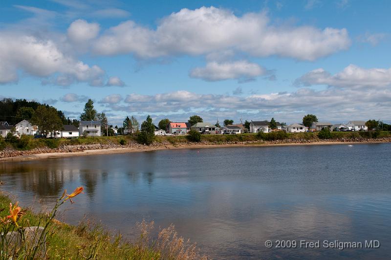 20090831_113633 D3.jpg - North shore St Lawrence River at Les Escoumins